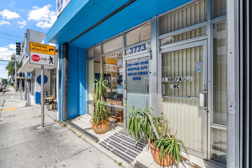 3771 Bird Rd, Miami, FL à vendre - Photo du bâtiment - Image 3 de 32