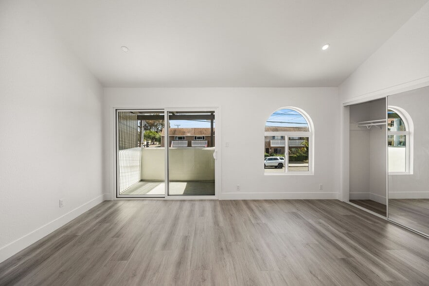 4981 Pearce St, Huntington Beach, CA for sale - Interior Photo - Image 3 of 6