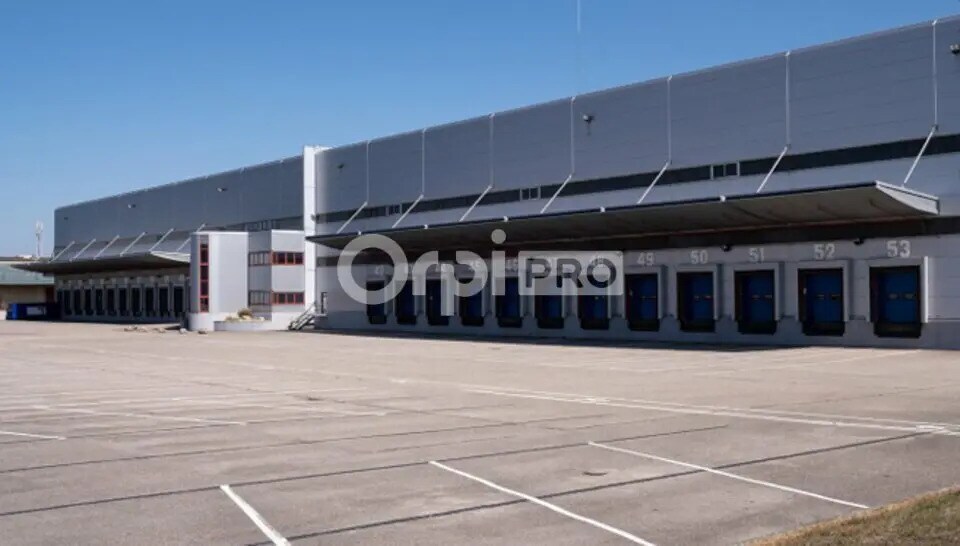 Bureau dans Saint-Quentin-Fallavier à louer - Photo du bâtiment - Image 1 de 10