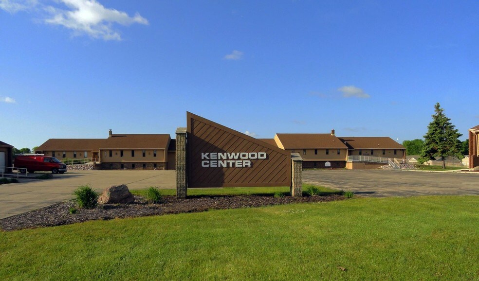 1477 Kenwood Dr, Menasha, WI à louer - Photo du bâtiment - Image 2 de 12