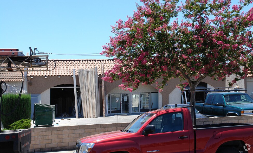21600 Osborne St, Chatsworth, CA à louer - Photo du bâtiment - Image 3 de 6
