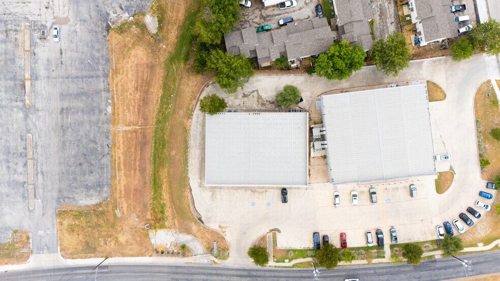 4447 Thousand Oaks, San Antonio, TX à louer - Photo du bâtiment - Image 2 de 14