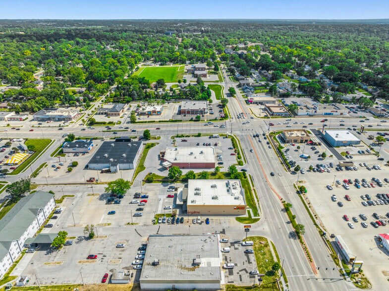 212 N 48th St, Lincoln, NE à vendre - Photo du bâtiment - Image 3 de 10