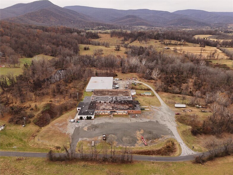 113 Aileen Rd, Flint Hill, VA à vendre - Photo du bâtiment - Image 3 de 61