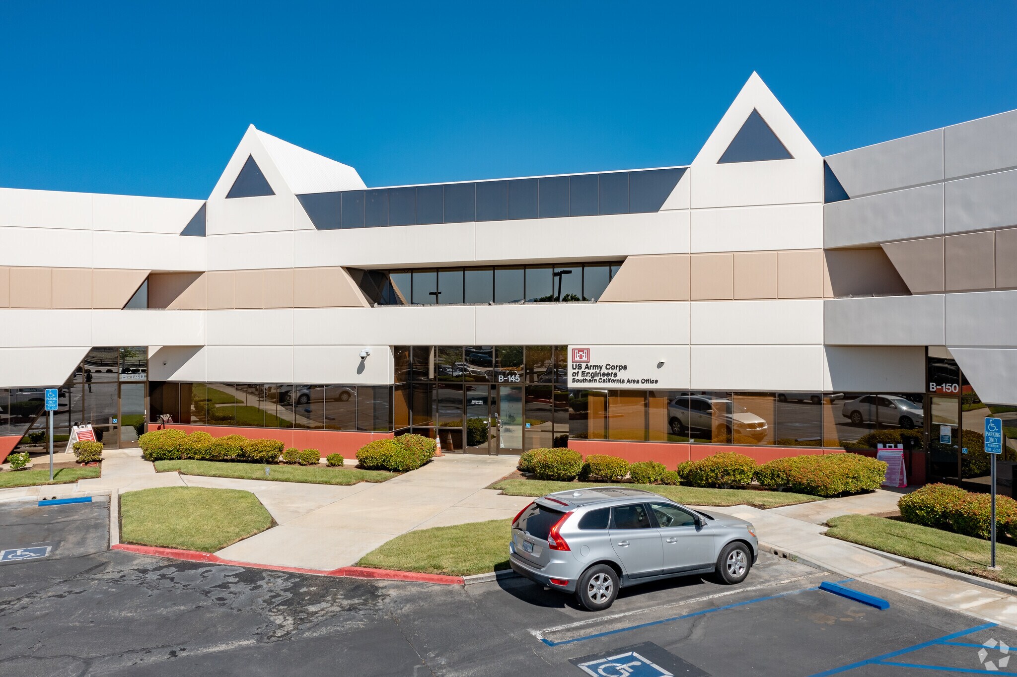 40015 Sierra Hwy, Palmdale, CA à louer Photo du bâtiment- Image 1 de 9