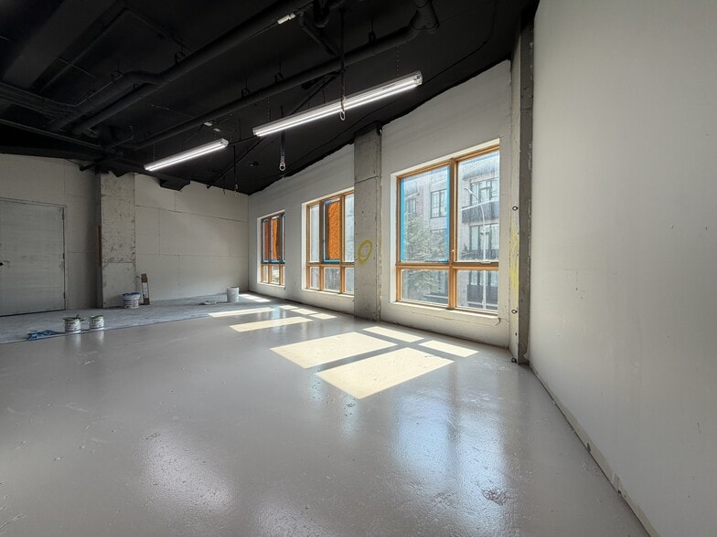 411 Meeker Ave, Brooklyn, NY for lease - Building Photo - Image 2 of 14