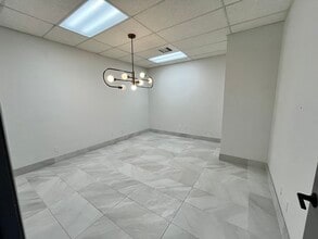 10221 N 32nd St, Phoenix, AZ for lease Interior Photo- Image 2 of 7