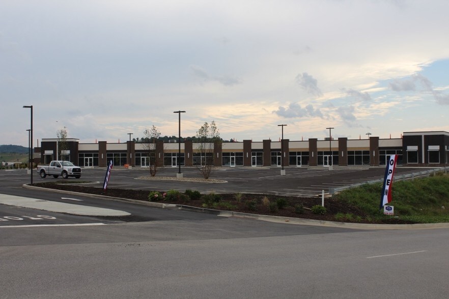 525 Granville Sq, Morgantown, WV à louer - Photo du bâtiment - Image 3 de 6