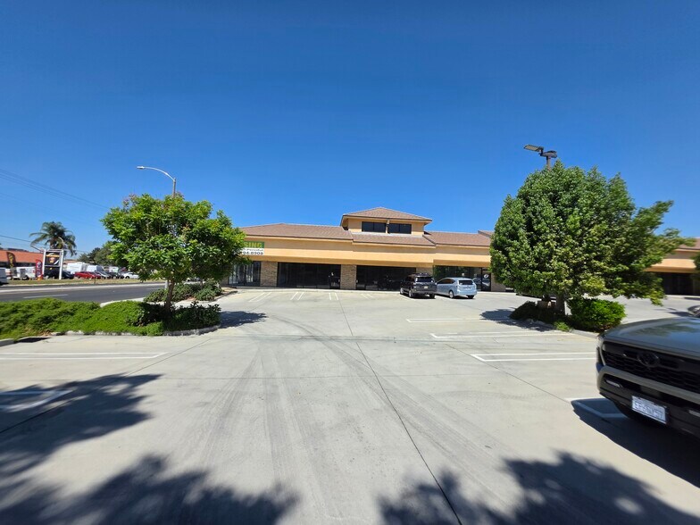 2888 E Florida Ave, Hemet, CA à louer - Photo du bâtiment - Image 2 de 7