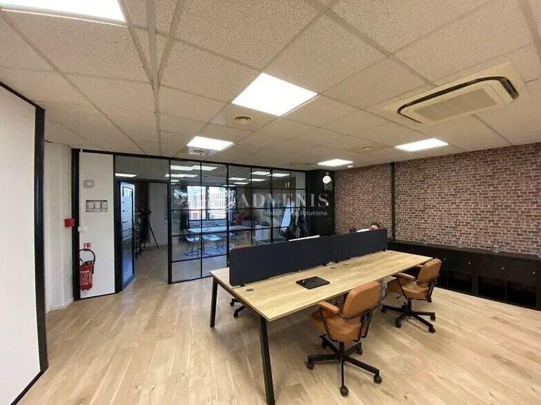 Office in Saint-Germain-en-Laye for lease - Interior Photo - Image 3 of 6