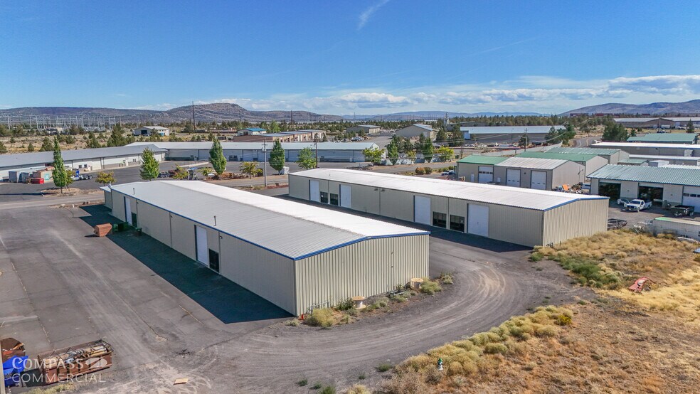 2735 SW High Desert Dr, Prineville, OR à louer - Photo du bâtiment - Image 3 de 6