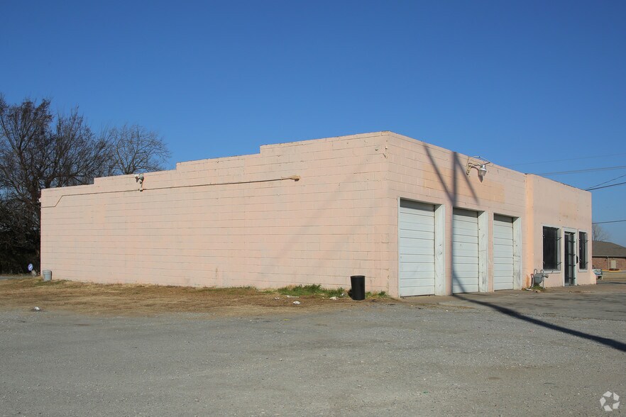 2494 N Lewis Ave, Tulsa, OK à vendre - Photo du bâtiment - Image 3 de 3