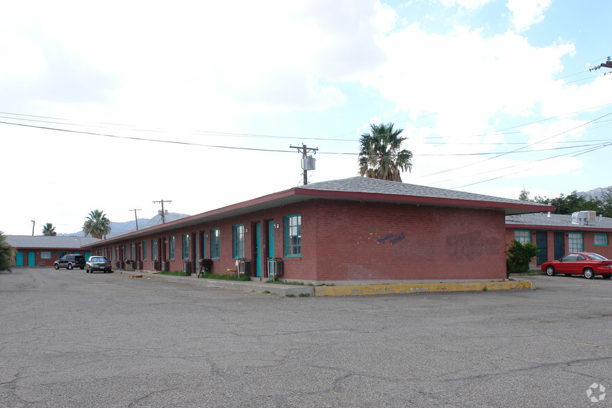 8735 Dyer St, El Paso, TX for sale - Primary Photo - Image 1 of 1