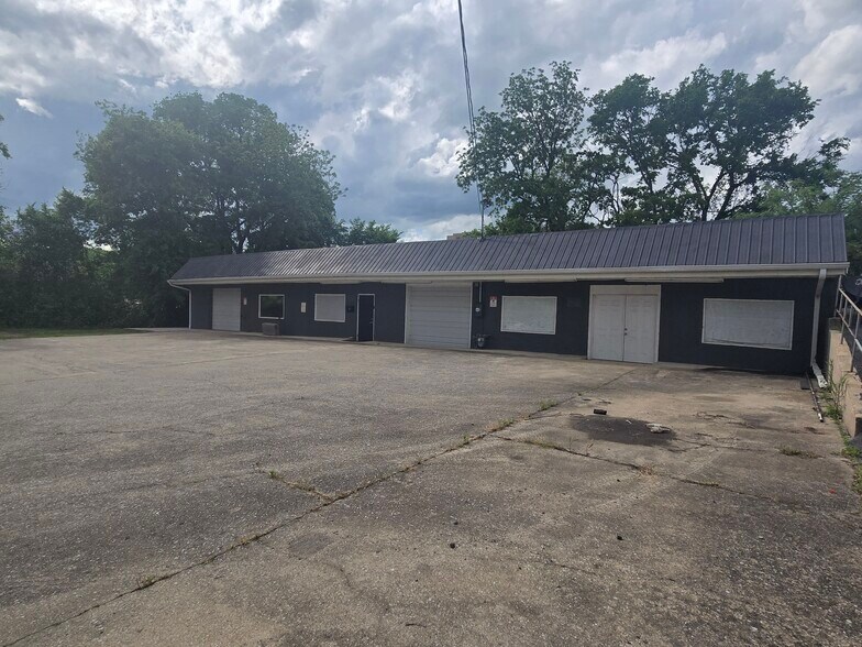 124 W Winchester St, Gallatin, TN à louer - Photo du bâtiment - Image 3 de 21