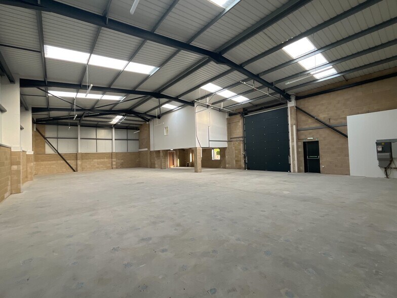 Paddington Dr, Swindon for lease - Building Photo - Image 3 of 11