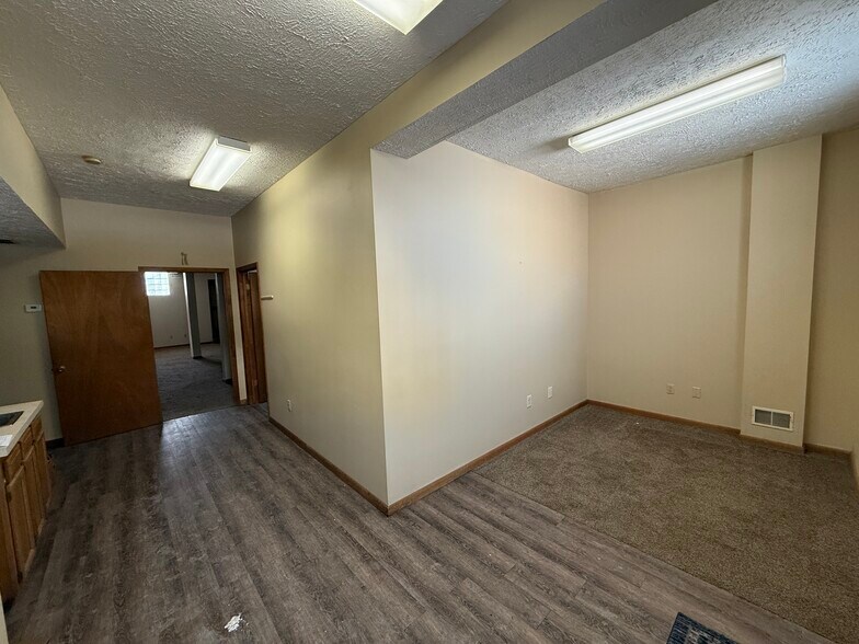 108 Ball St, East Syracuse, NY à louer - Photo du bâtiment - Image 3 de 13
