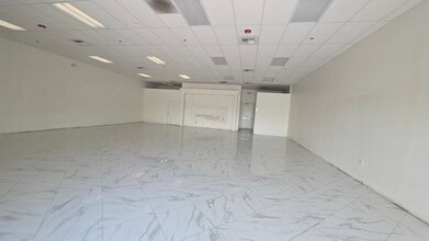 530 Woollomes Ave, Delano, CA for lease Interior Photo- Image 2 of 9
