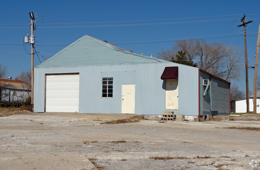702 W Broadway St, Collinsville, OK à vendre - Photo principale - Image 1 de 2