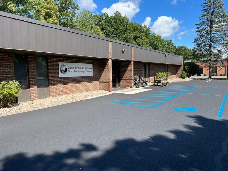 14 Computer Dr W, Colonie, NY for lease - Building Photo - Image 2 of 17