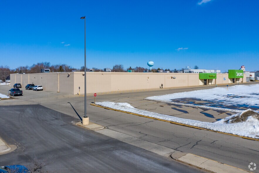 900 W Northland Ave, Appleton, WI à louer - Photo du bâtiment - Image 2 de 11