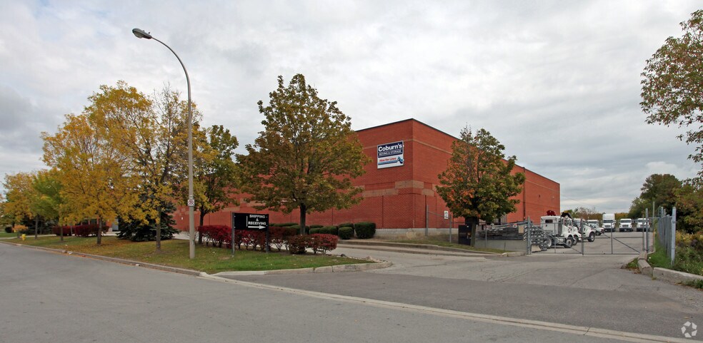 1901 Forbes St, Whitby, ON à louer - Photo du bâtiment - Image 2 de 4