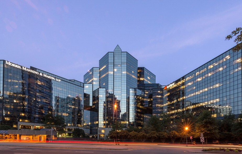 3353 Peachtree Rd NE, Atlanta, GA à louer - Photo du bâtiment - Image 1 de 5