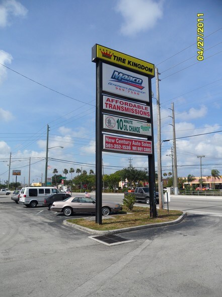 2450 S Military Trl, West Palm Beach, FL à louer - Photo du bâtiment - Image 2 de 4