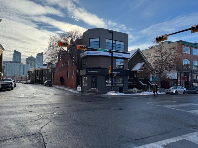 Plus de détails pour 1125 Kensington Rd NW, Calgary, AB - Commerce de détail à vendre