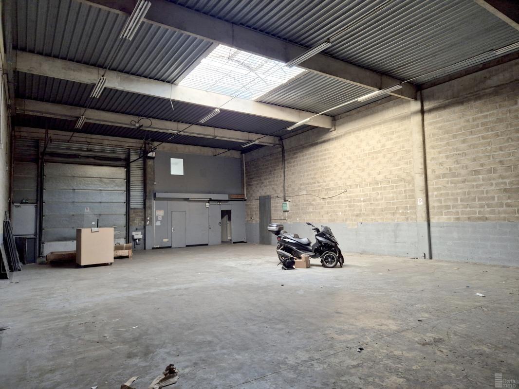 Flex in Saint-Thibault-des-Vignes for lease Building Photo- Image 1 of 7