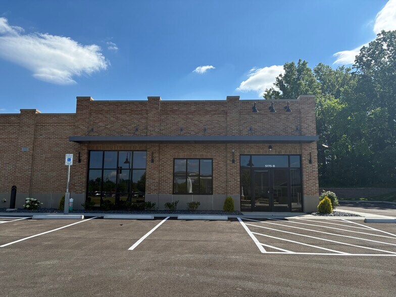 5175 Forest Dr, New Albany, OH à louer - Photo du bâtiment - Image 1 de 5