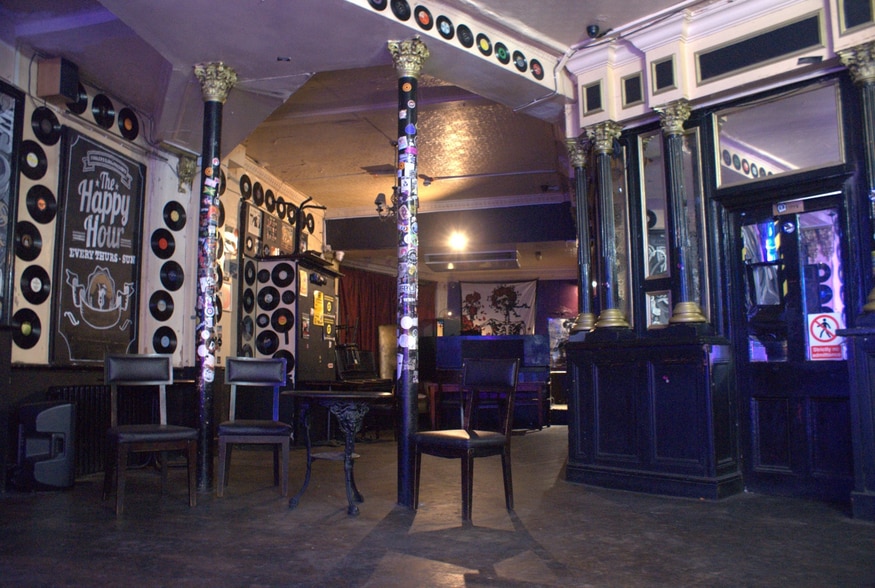 Malden Rd, London for sale - Interior Photo - Image 2 of 7