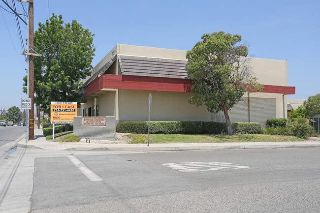 Plus de détails pour 700 Van Buren St, Placentia, CA - Industriel à louer