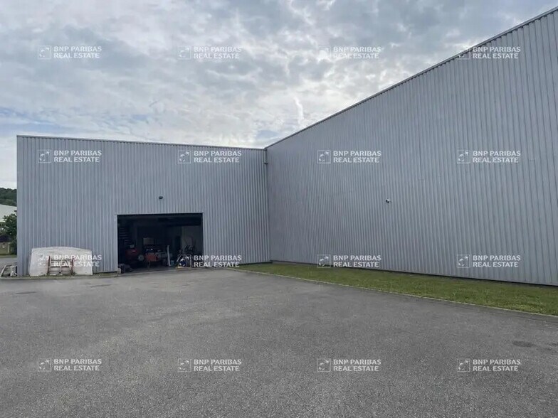 Flex in Brignais for lease - Building Photo - Image 1 of 10