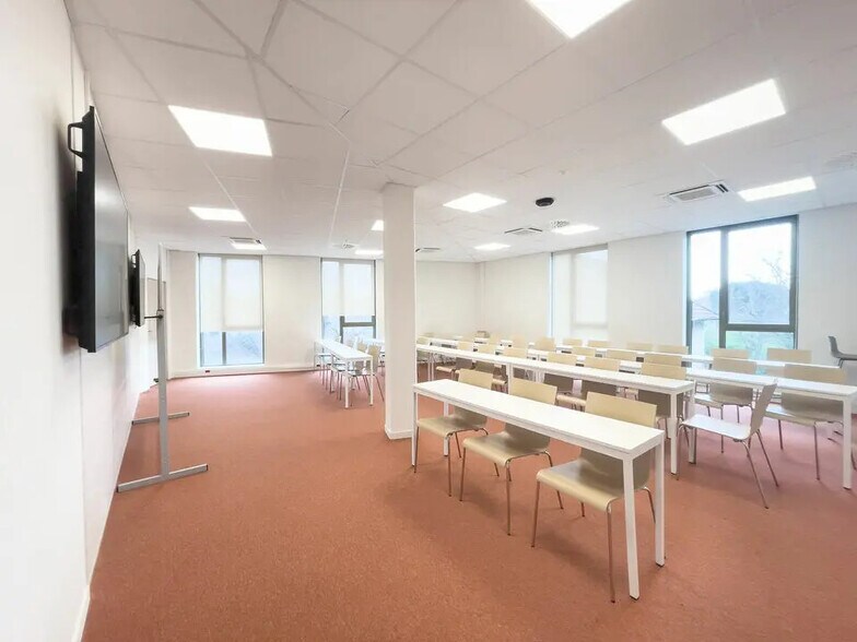 Office in Aix-en-Provence for lease - Interior Photo - Image 2 of 14
