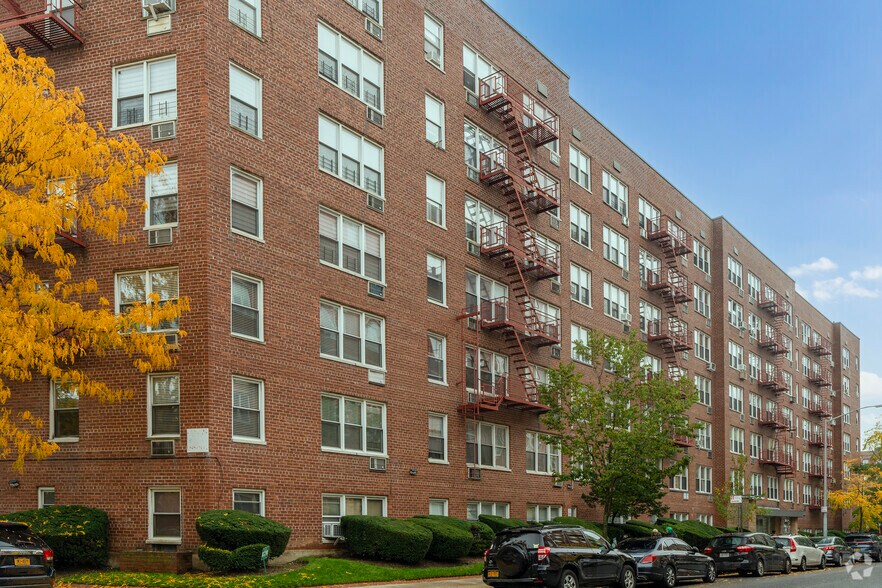 855 E 7th St, Brooklyn, NY à vendre - Photo du bâtiment - Image 3 de 7