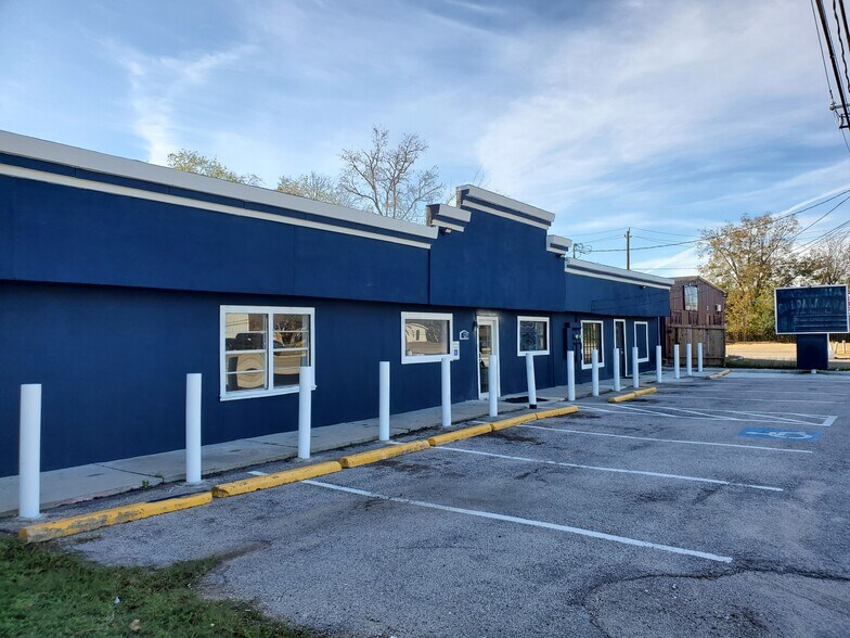 127-129 Grand Ave, Bacliff, TX à louer - Photo du bâtiment - Image 2 de 9