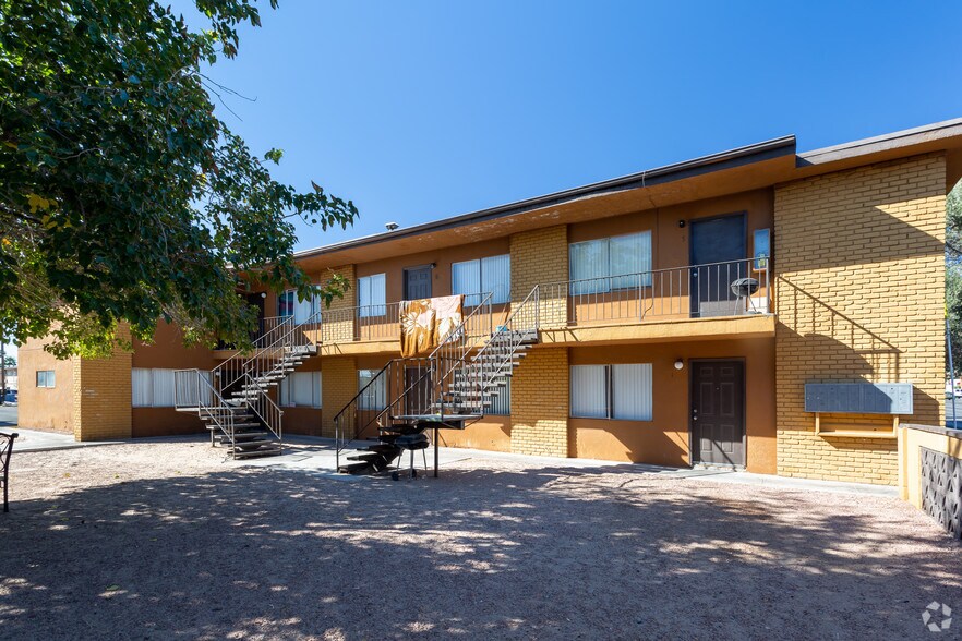 1075 E Desert Inn Rd, Las Vegas, NV à vendre - Photo du bâtiment - Image 2 de 10