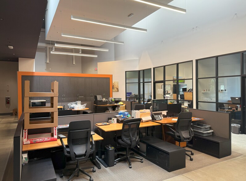 1945 Pama Ln, Las Vegas, NV à vendre - Photo du bâtiment - Image 2 de 5