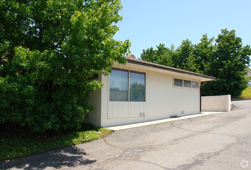 702 Civic Center Dr, Vista, CA for sale - Building Photo - Image 3 of 6