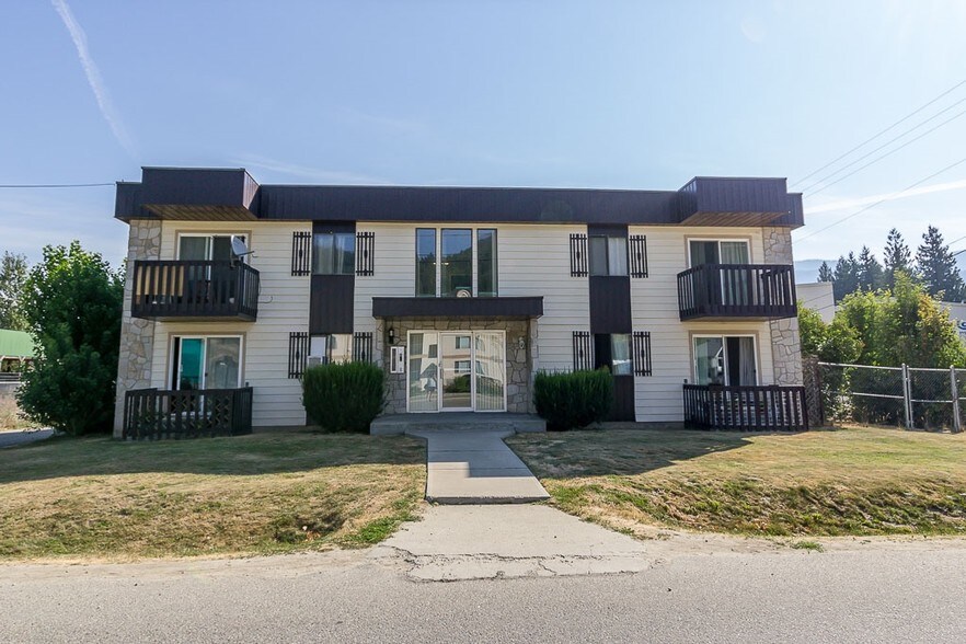 925 Riverside Ave, Sicamous, BC à vendre - Photo principale - Image 1 de 1