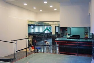 Retail in Barcelona, Barcelona for lease Interior Photo- Image 2 of 7