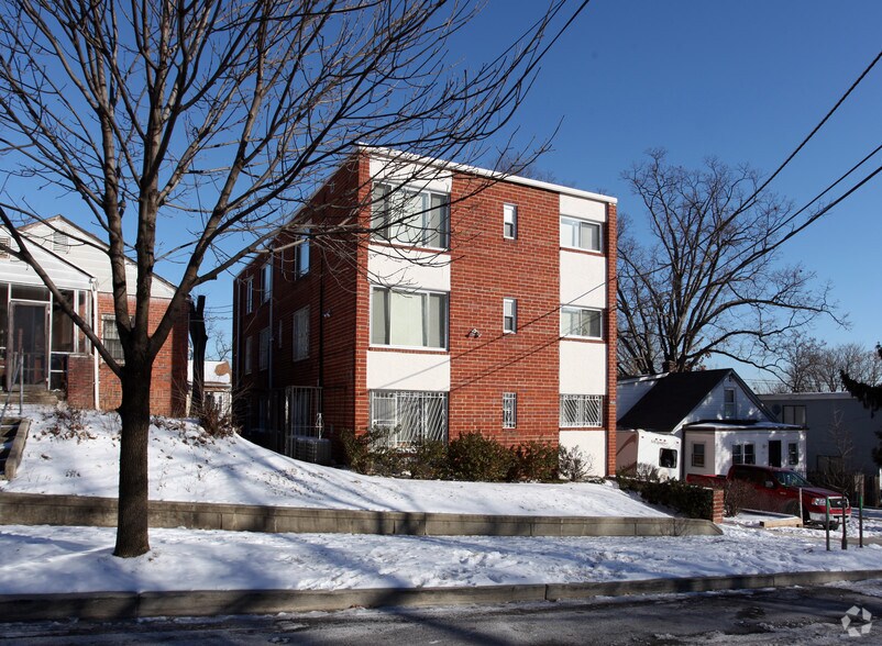 4420 B St SE, Washington, DC à vendre - Photo principale - Image 1 de 9