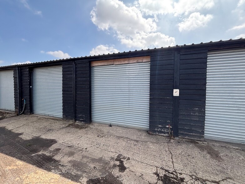 Crawley Rd, Bedford for lease - Building Photo - Image 2 of 17