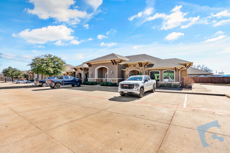 8821 Davis Blvd, Keller, TX à vendre - Photo du bâtiment - Image 2 de 12