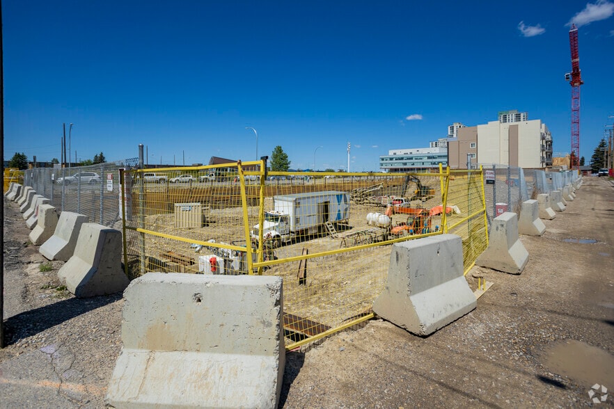 1722 33 St SW, Calgary, AB for lease - Building Photo - Image 3 of 8