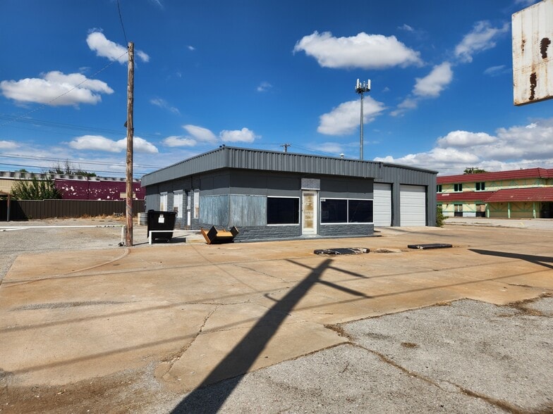 1301 NW Cache Rd, Lawton, OK for lease - Building Photo - Image 3 of 24