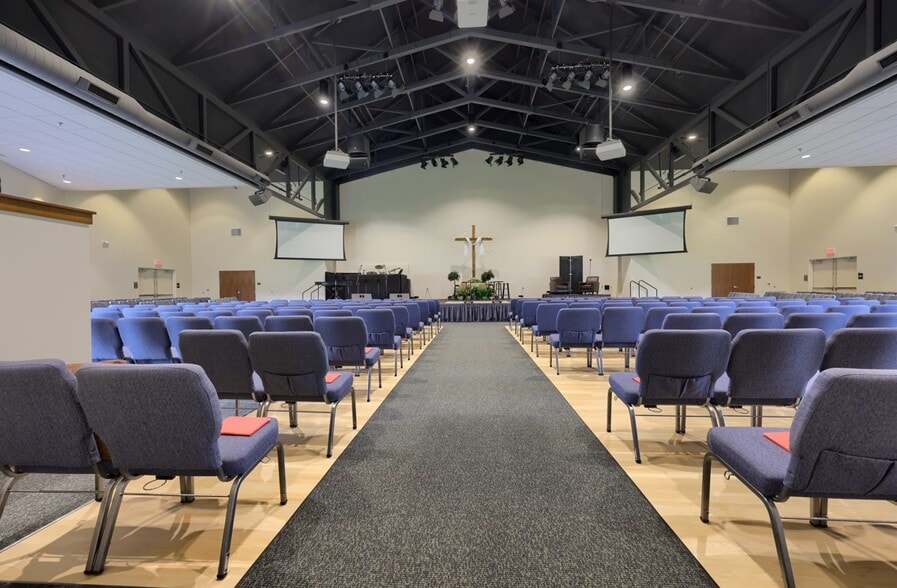 242 Bender Rd, Millersville, PA for sale - Interior Photo - Image 3 of 23