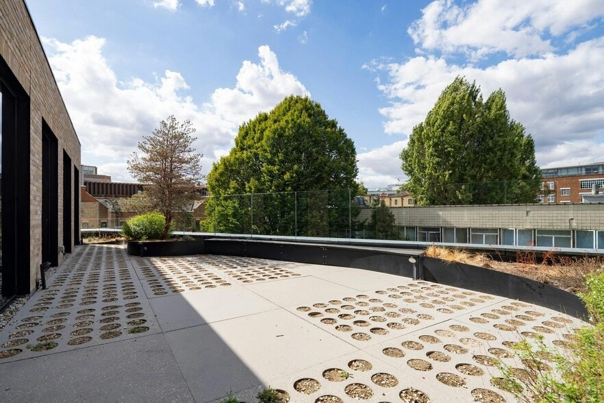 38 Northampton Rd, Londres à louer - Photo du bâtiment - Image 3 de 11