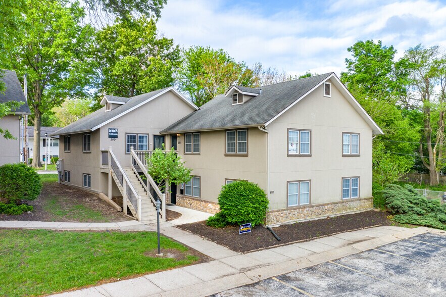 8115 Shawnee Mission Pky, Shawnee Mission, KS for sale - Primary Photo - Image 1 of 12