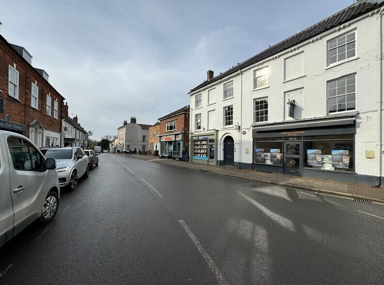 6-10 High St, Holt à vendre - Photo du bâtiment - Image 2 de 3